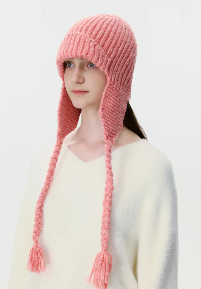 Knitted hats and coordinated winter sets.