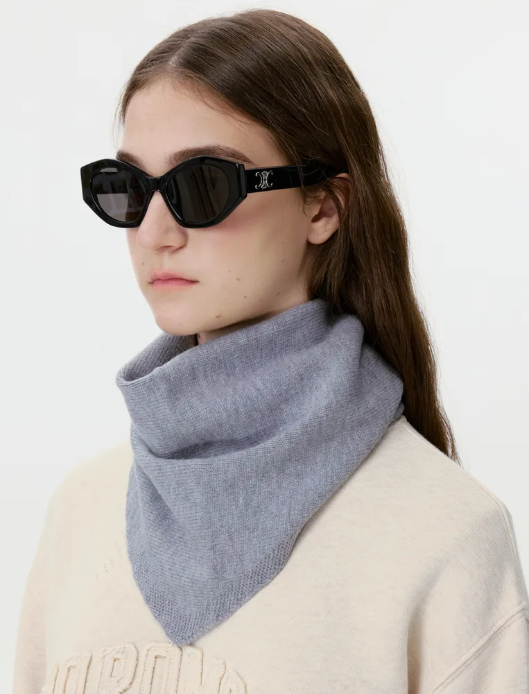 Shawls, capes and triangle scarves with flexible construction.